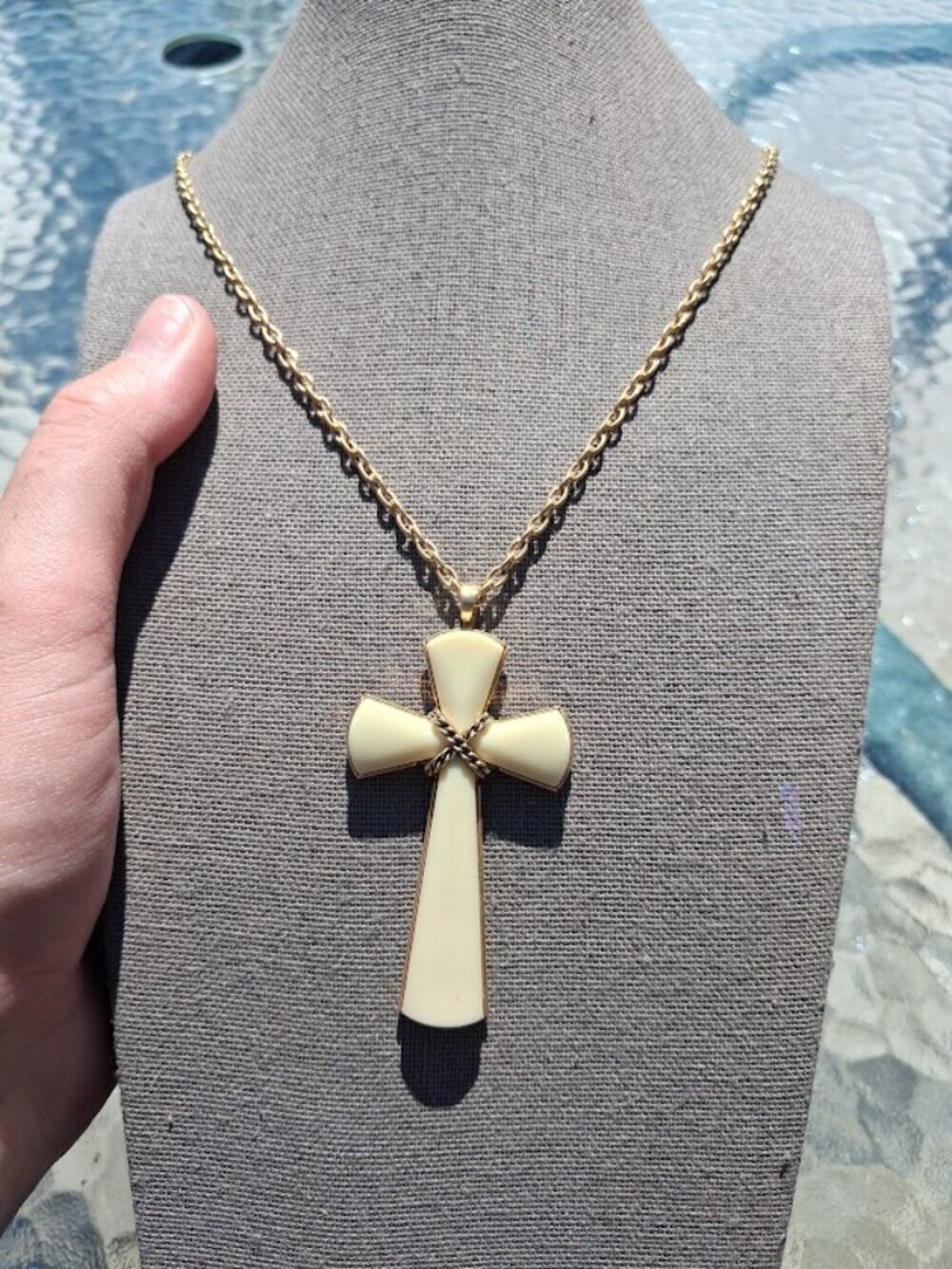 26 inch Avon cross necklace